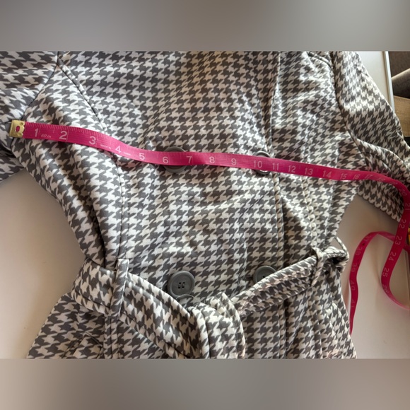 Women’s J2 gray and white checkered button up coat - Picture 5 of 6
